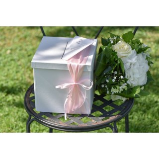 1 Tirelire blanche 20 x 20 x 20 cm