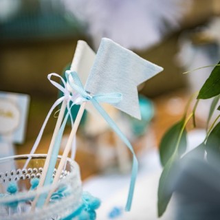 6 drapeaux sur pique velours ciel et blanc avec noeud