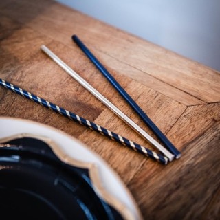 22 marineblaue und goldene Pappstrohhalme 19,5 cm