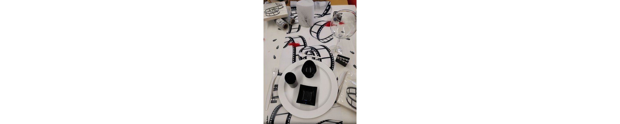 Catégorie Cinéma - Partytime : 45 Serviettes  Dunilin blanc 40 x 40, 1/4 , Rouleau de nappe Dunicel  1,18 x 25 m, blanc , Rou...