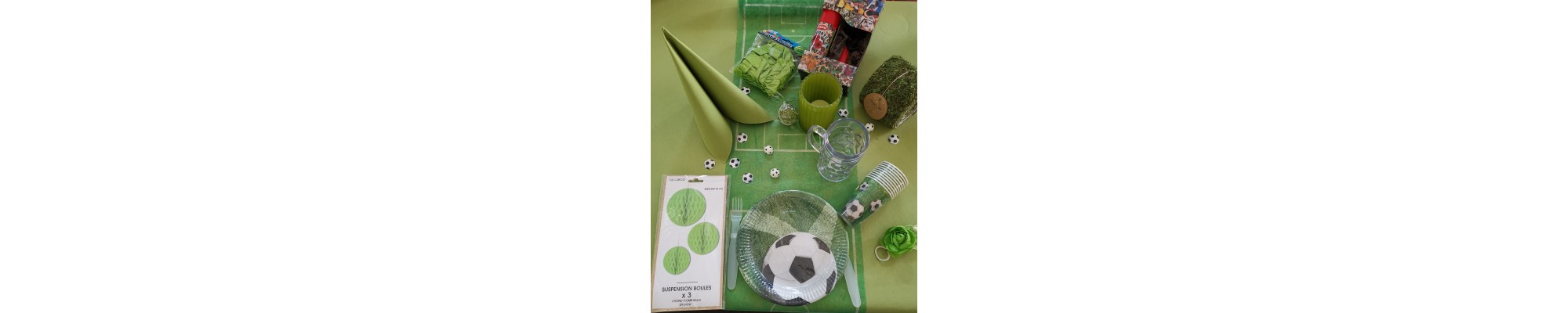 Catégorie Table Mundial - Partytime : Chemin de table foot vert 5 mètres , Rouleau de nappe Dunicel  1,18 x 25 m, vert chasse...
